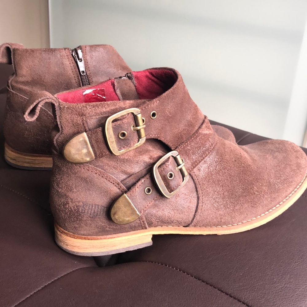 Beautiful pair of brown rugged suede booties